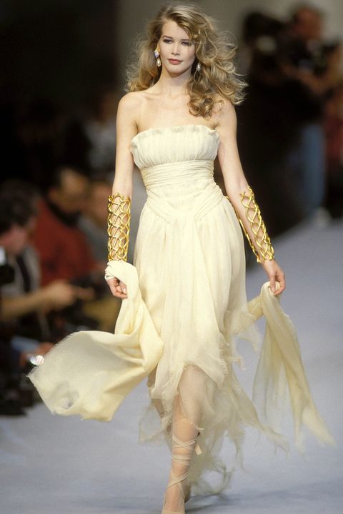 Claudia Schiffer Best 1990s Supermodel Runway Moments - Claudia ...