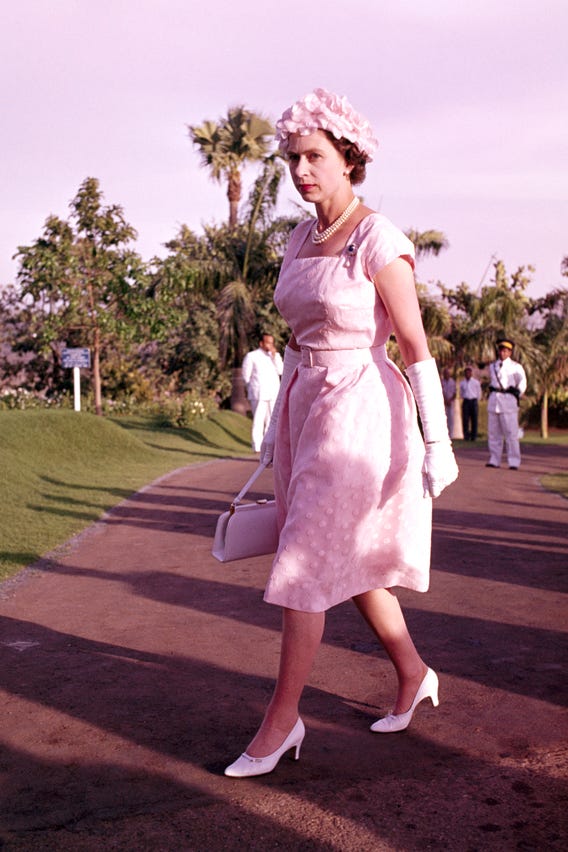 hbz-1961-queen-elizabeth-ii-gettyimages-120273976.jpg?crop=1.0xw:1xh;center,top&resize=568:*