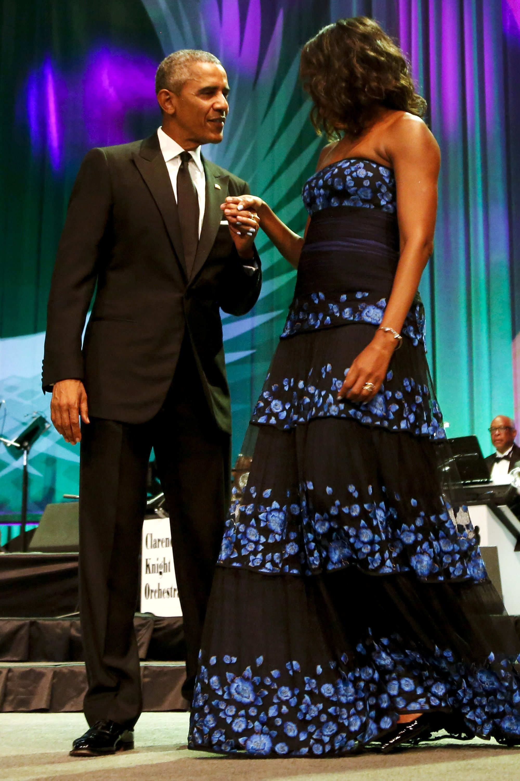 Barack And Michelle Obama S Sweetest Moments In Photos Barack And Michelle Obama Anniversary