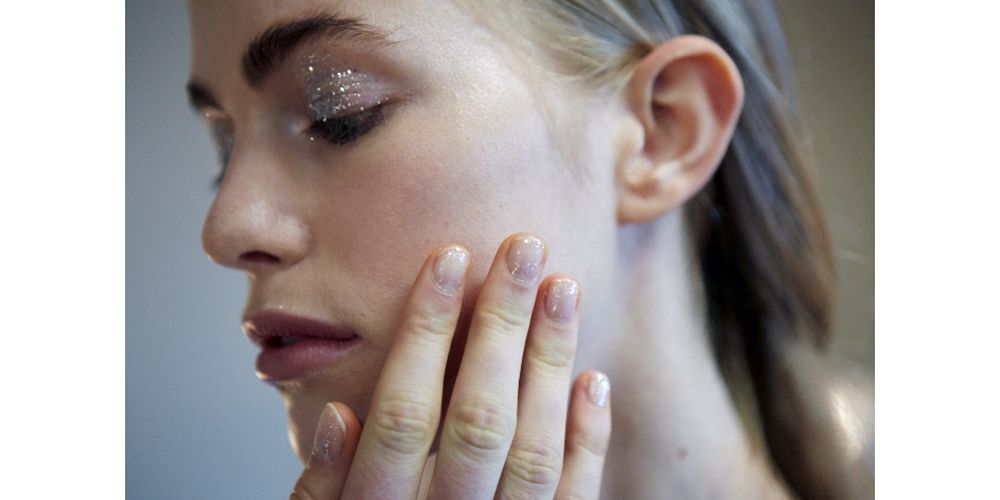 Spring Nail Inspiration Pink Neon Lips Spring Nail Inspiration
