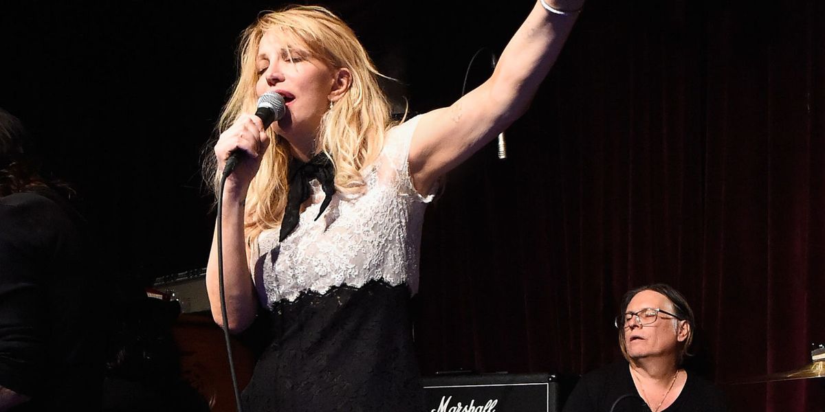 Watch Courtney Love Cover Radiohead-Courtney Love Sings 