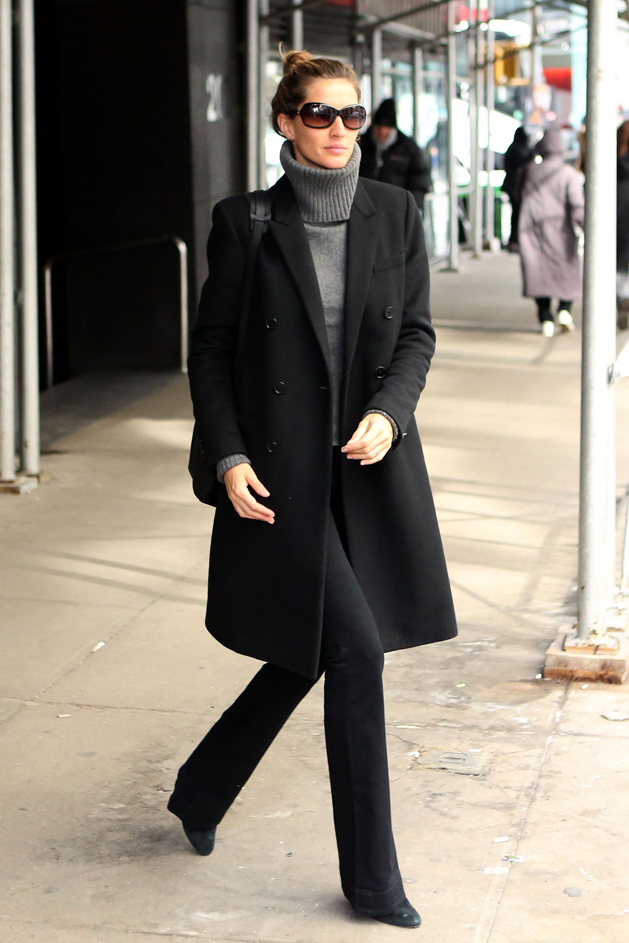 50 Turtleneck Outfits For A Chic Winter Look How To Wear A Turtleneck ...