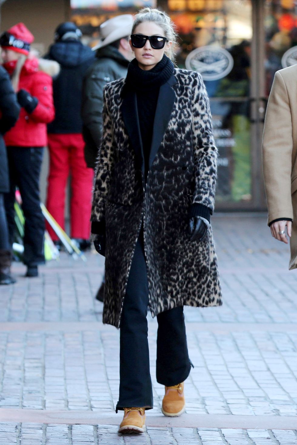 Top 32 Ways How To Wear Black Coats For Women 2022  Winter outfits women,  Coats for women, Trendy outfits