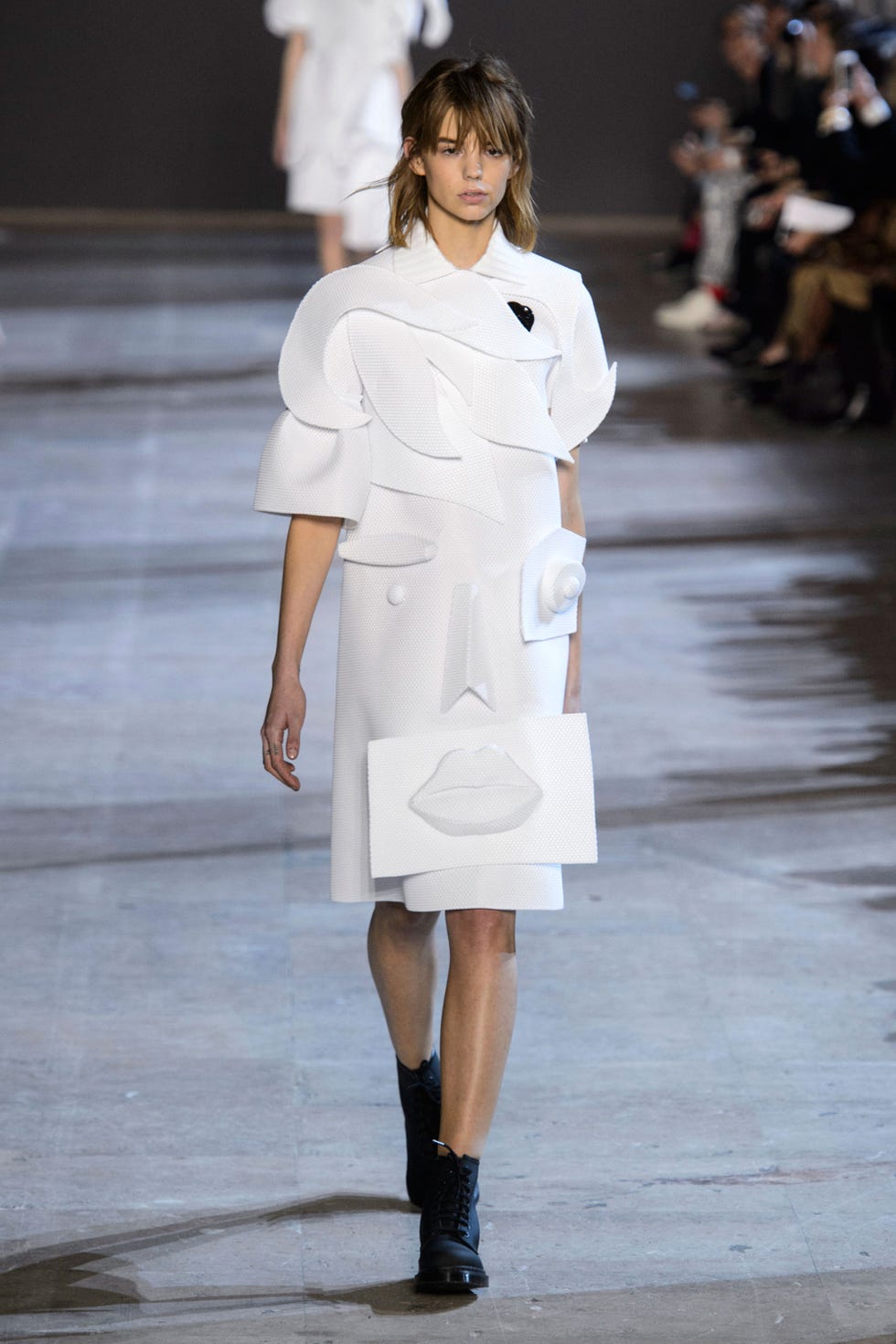 Clothing, Sleeve, Shoulder, Fashion show, Joint, Outerwear, Fashion model, Style, Runway, Street fashion, 