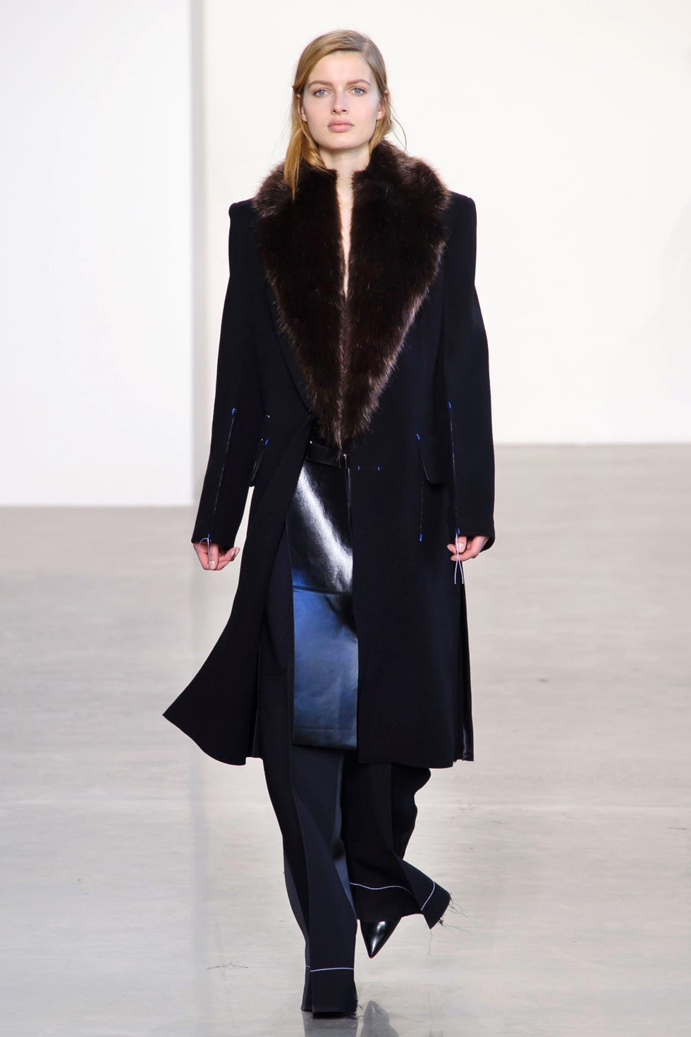 Clothing, Sleeve, Human body, Shoulder, Fashion show, Coat, Shoe, Textile, Joint, Outerwear, 
