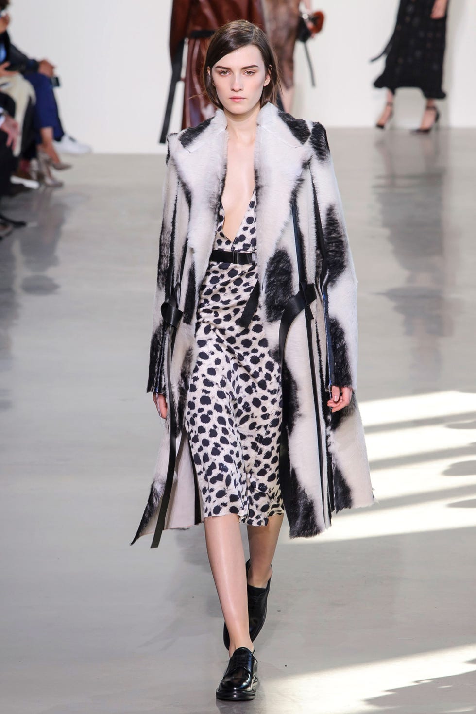 Clothing, Fashion show, Shoulder, Joint, Outerwear, Winter, Fashion model, Runway, Style, Street fashion, Clothing, Fashion show, Shoulder, Joint, Outerwear, Winter, Fashion model, Runway, Style, Street fashion,