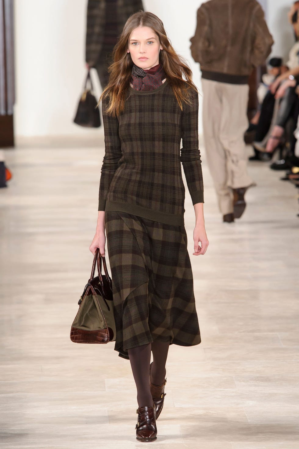Clothing, Footwear, Fashion show, Brown, Event, Shoulder, Textile, Runway, Joint, Outerwear, Clothing, Footwear, Fashion show, Brown, Event, Shoulder, Textile, Runway, Joint, Outerwear,