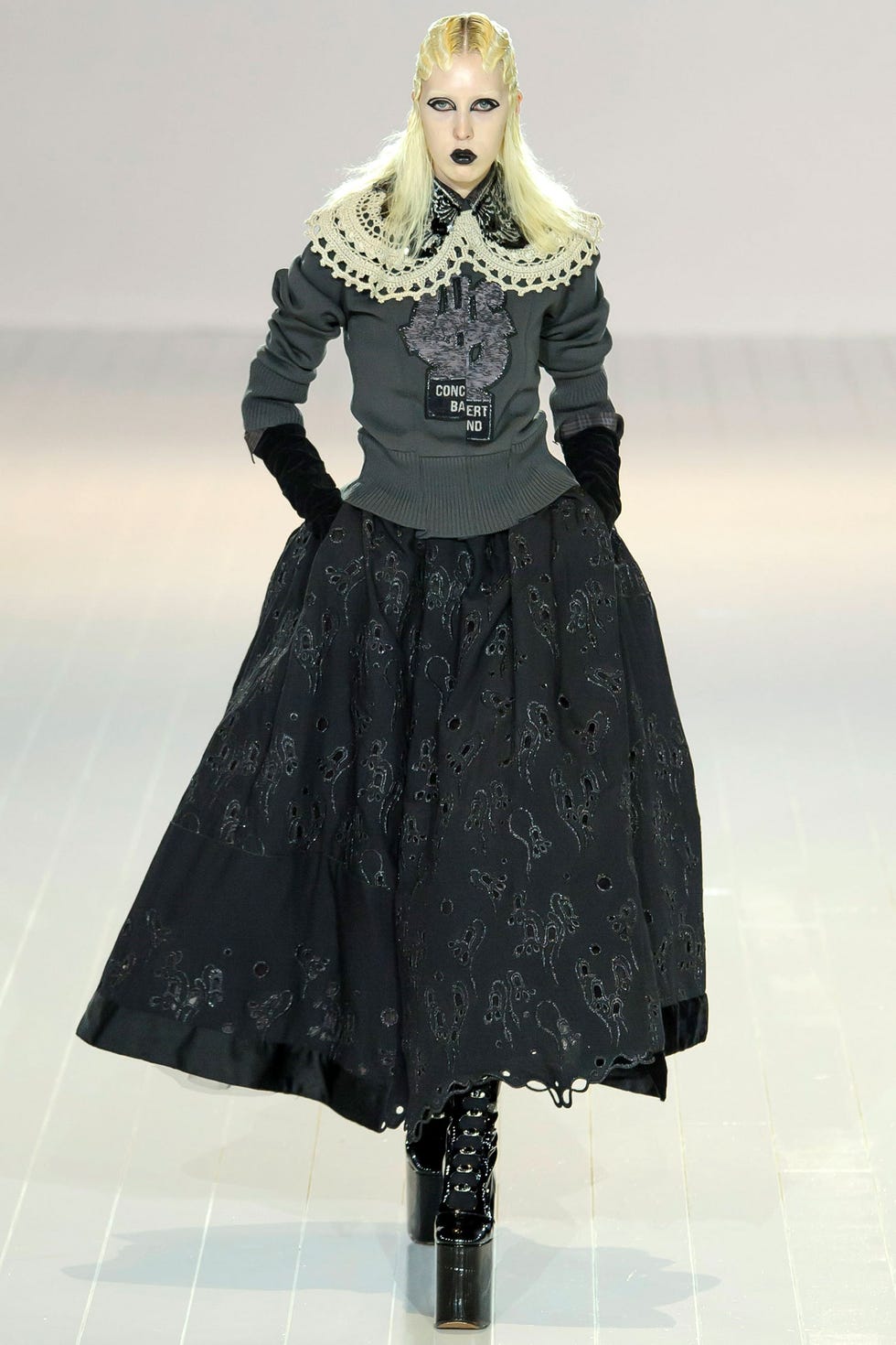 Sleeve, Shoulder, Textile, Standing, Formal wear, Style, Fashion, Costume design, Fashion model, Pattern, Sleeve, Shoulder, Textile, Standing, Formal wear, Style, Fashion, Costume design, Fashion model, Pattern,