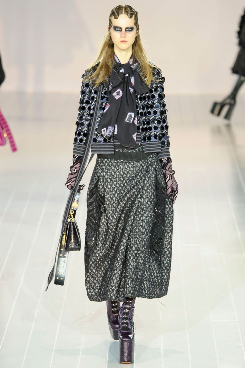 Clothing, Eyewear, Vision care, Sleeve, Fashion show, Textile, Outerwear, Winter, Style, Pattern, Clothing, Eyewear, Vision care, Sleeve, Fashion show, Textile, Outerwear, Winter, Style, Pattern,