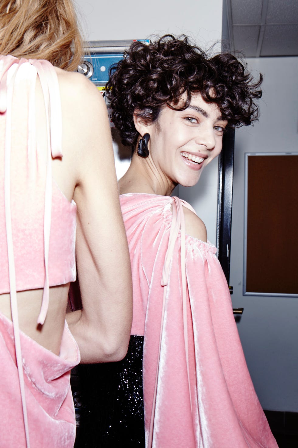 Hairstyle, Pink, Style, Jewellery, Fashion accessory, Dress, Fashion, Earrings, Ringlet, Jheri curl, 