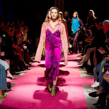 Fashion show, Event, Runway, Style, Fashion model, Fashion, Model, Public event, Haute couture, Fashion design, 