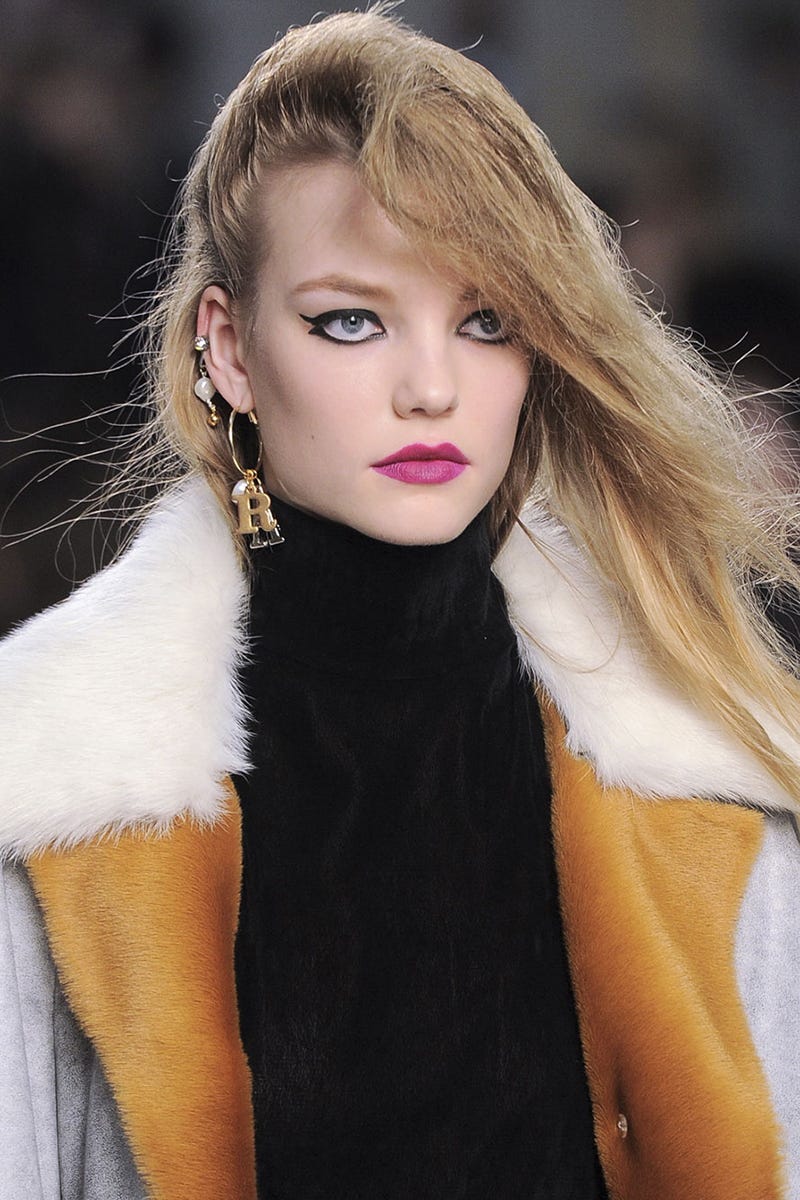 Lip, Earrings, Hairstyle, Eyelash, Style, Fashion model, Fur clothing, Street fashion, Beauty, Fashion, 