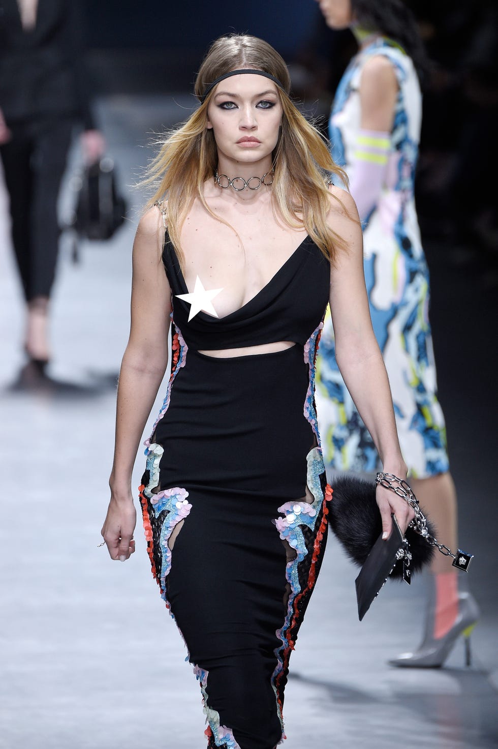 Fashion show, Shoulder, Joint, Waist, Style, Fashion model, Runway, Eyelash, Street fashion, Dress, 