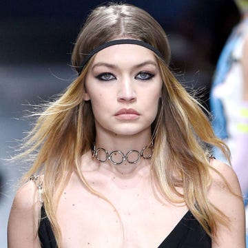 hbz-gigi-hadid-nip-slip-versace hbz-gigi-hadid-nip-slip-versace