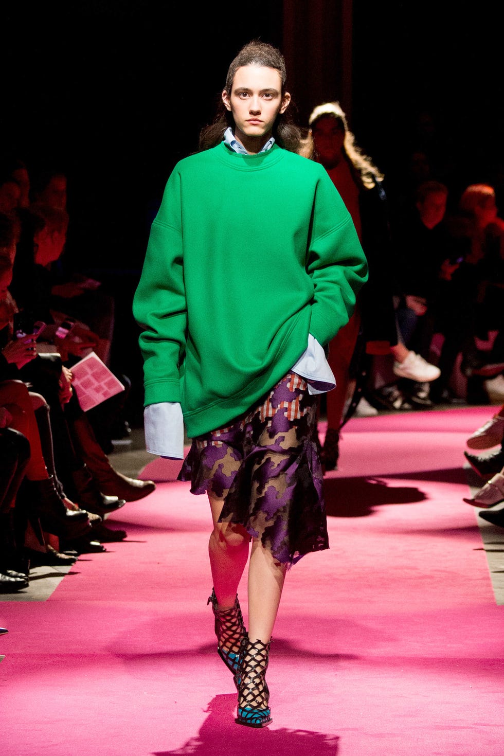Footwear, Fashion show, Event, Runway, Shoulder, Joint, Outerwear, Fashion model, Style, Fashion, Footwear, Fashion show, Event, Runway, Shoulder, Joint, Outerwear, Fashion model, Style, Fashion,