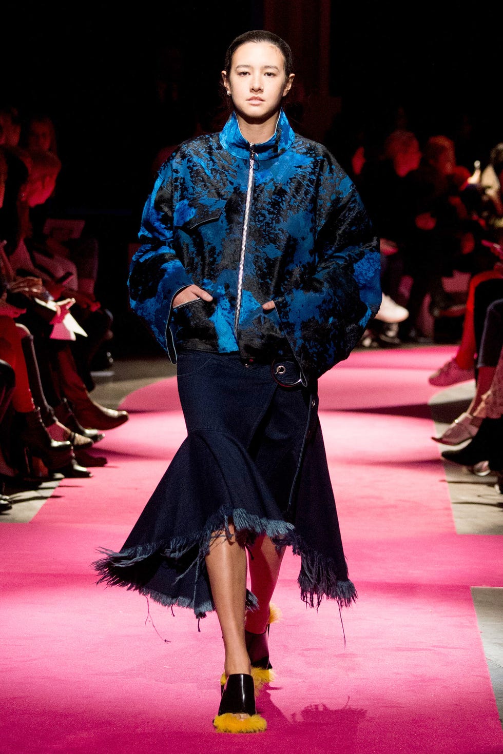 Fashion show, Human body, Runway, Outerwear, Red, Style, Jacket, Fashion model, Fashion, Carpet, Fashion show, Human body, Runway, Outerwear, Red, Style, Jacket, Fashion model, Fashion, Carpet,