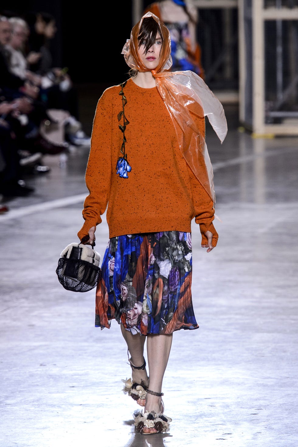 Winter, Bag, Street fashion, Fashion accessory, Fashion, Luggage and bags, Fashion show, Knee, Costume design, Waist, Winter, Bag, Street fashion, Fashion accessory, Fashion, Luggage and bags, Fashion show, Knee, Costume design, Waist,
