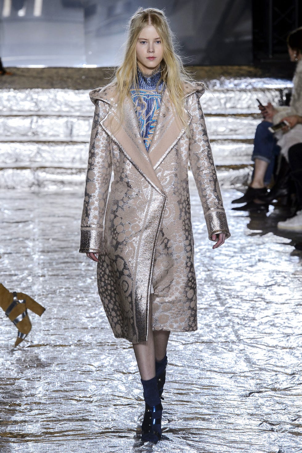 Clothing, Footwear, Human, Leg, Winter, Human body, Fashion show, Outerwear, Runway, Fashion model, 