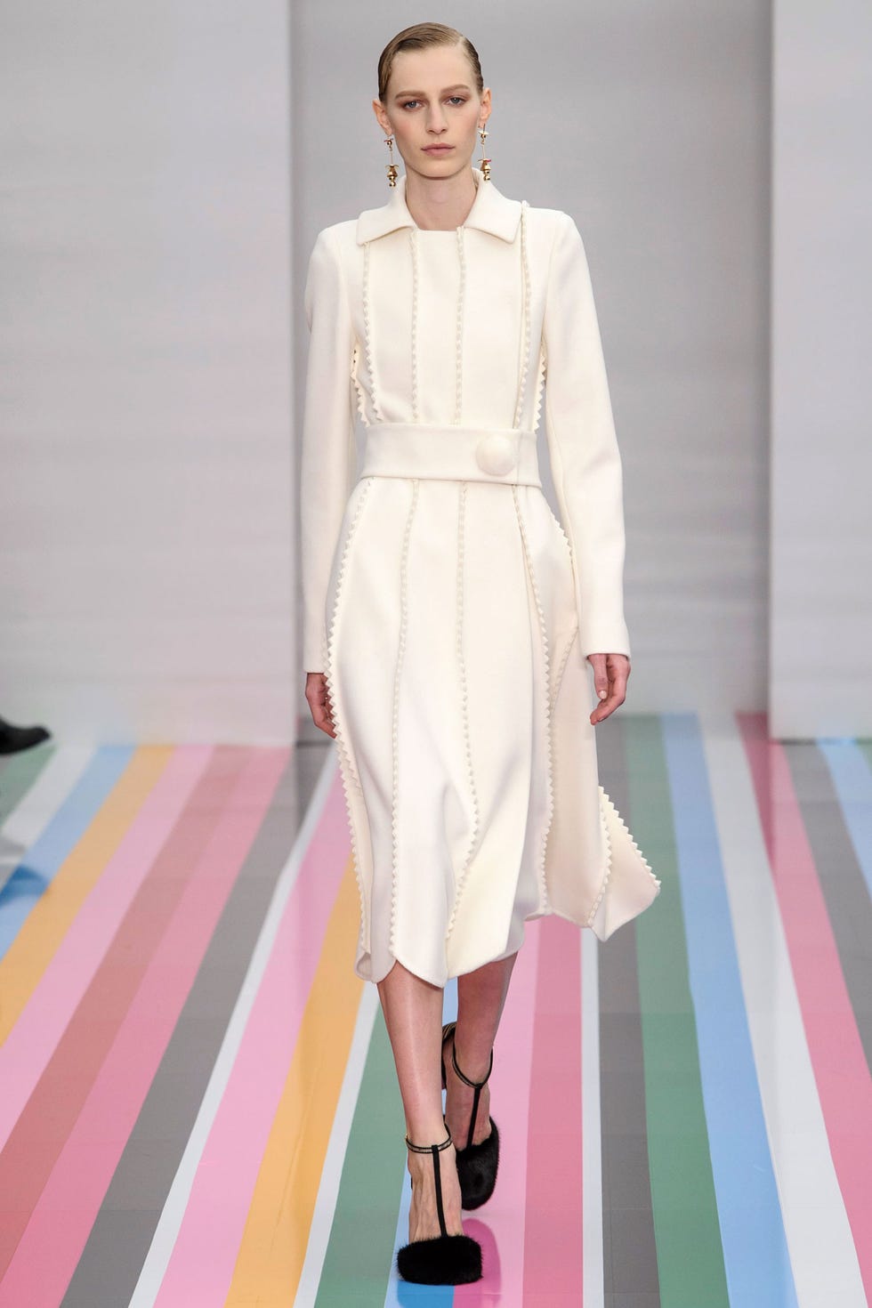 Clothing, Shoulder, Textile, Dress, Outerwear, Style, Flooring, Fashion show, Carpet, Fashion model, Clothing, Shoulder, Textile, Dress, Outerwear, Style, Flooring, Fashion show, Carpet, Fashion model,
