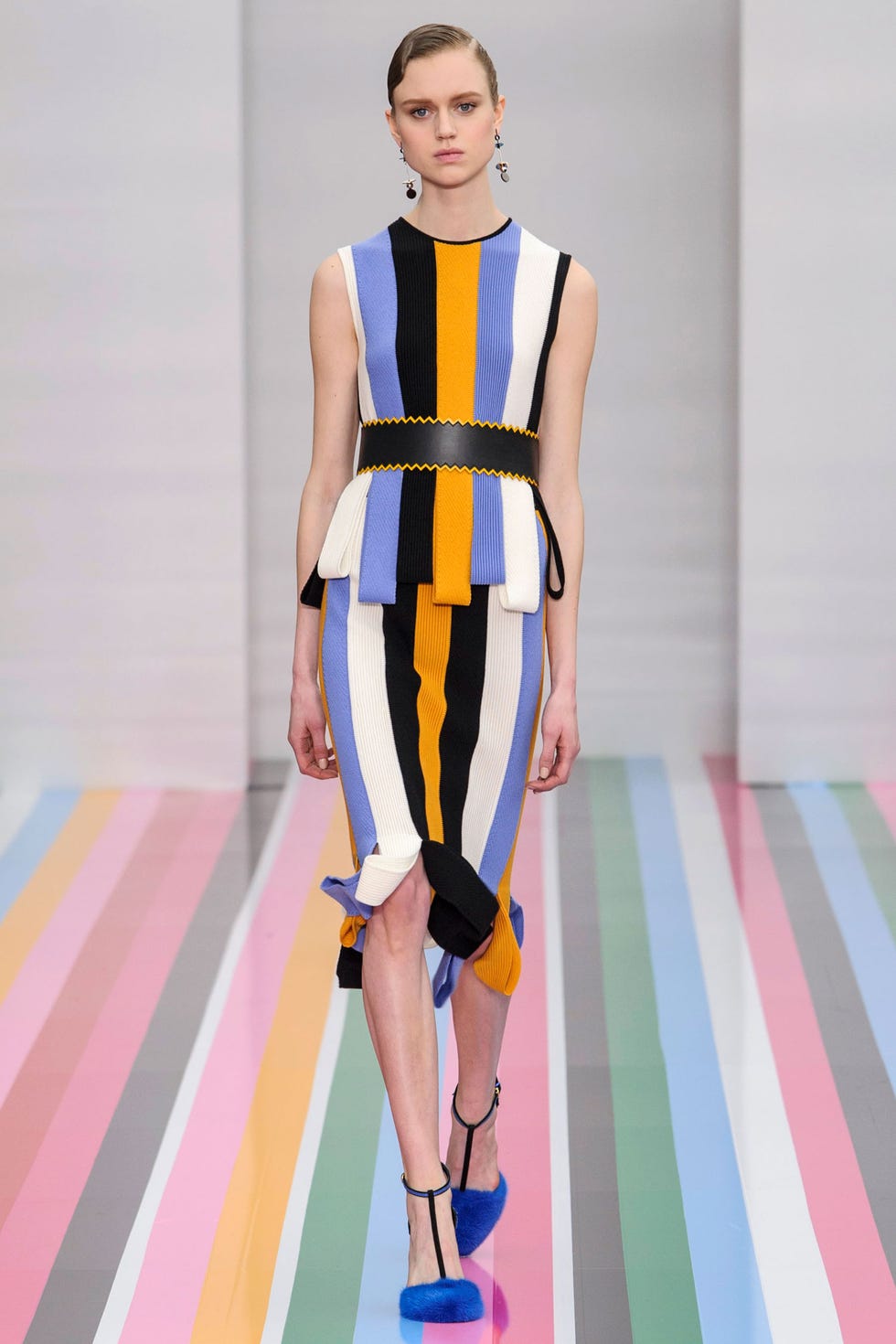 Fashion show, Shoulder, Textile, Dress, Flooring, Joint, Style, Runway, Fashion model, Carpet, Fashion show, Shoulder, Textile, Dress, Flooring, Joint, Style, Runway, Fashion model, Carpet,