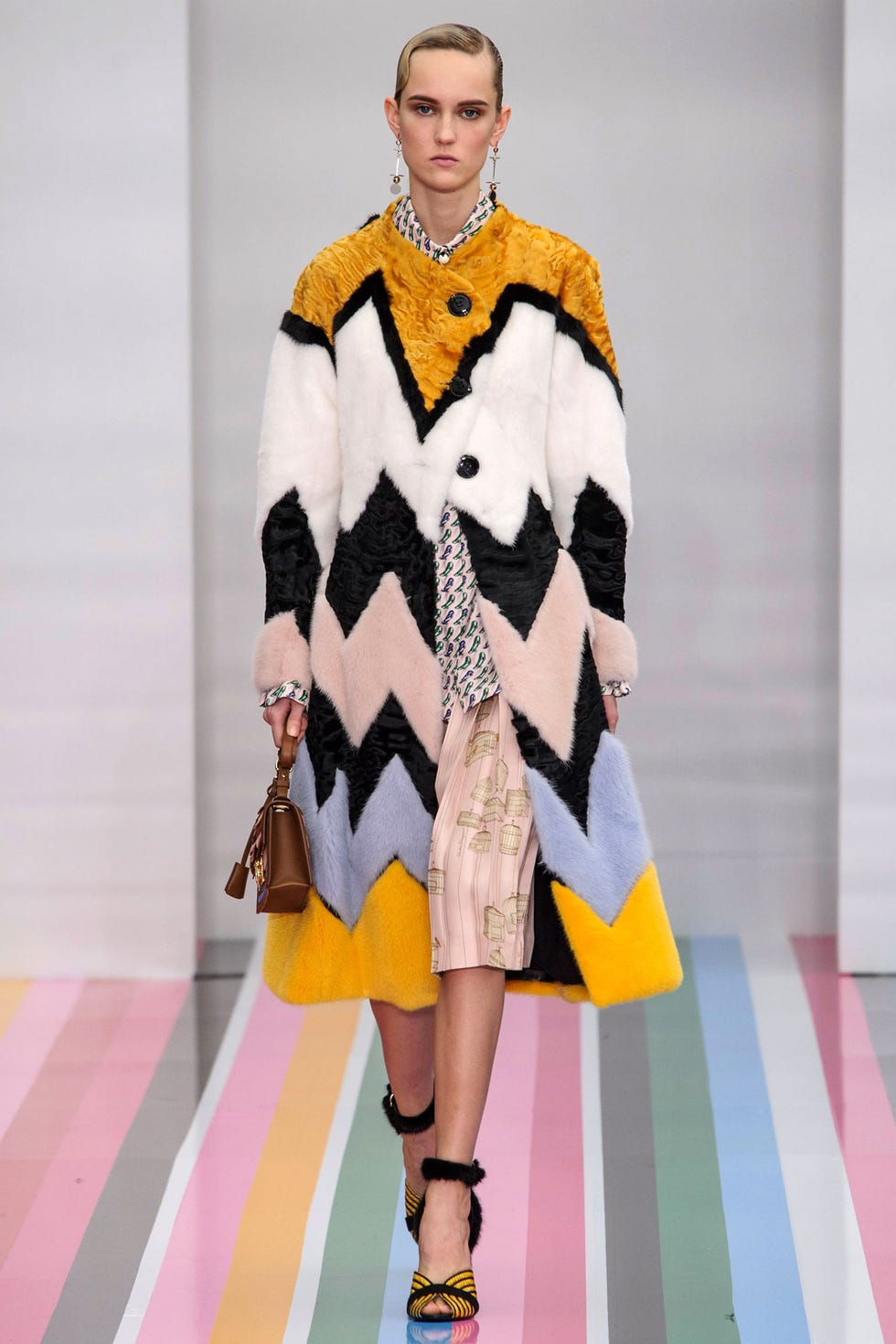 Human, Textile, Fashion show, Style, Flooring, Fashion model, Street fashion, Fashion, Costume design, Fur, Human, Textile, Fashion show, Style, Flooring, Fashion model, Street fashion, Fashion, Costume design, Fur,