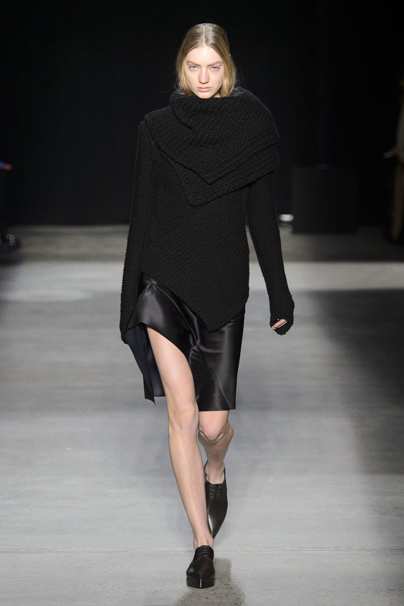 Clothing, Sleeve, Fashion show, Human leg, Shoulder, Joint, Outerwear, Runway, Style, Knee, 