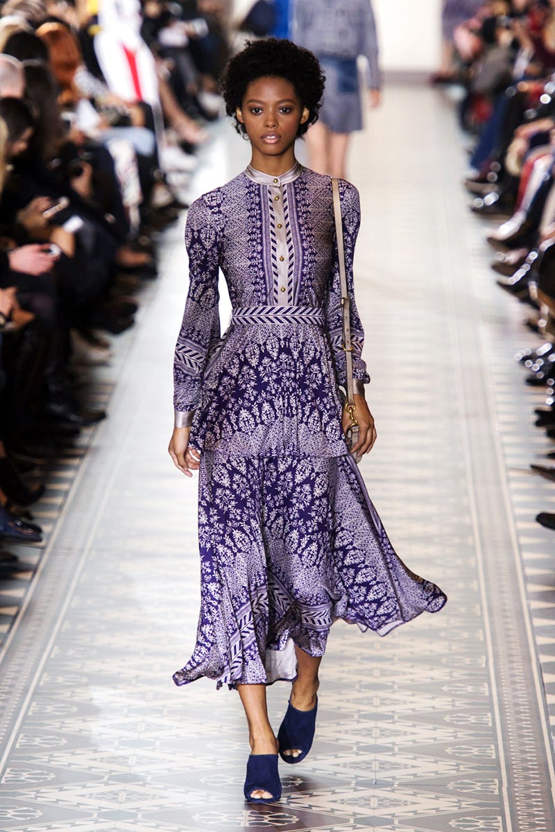Clothing, Footwear, Shoulder, Fashion show, Runway, Style, Fashion model, Street fashion, Fashion, Waist, 