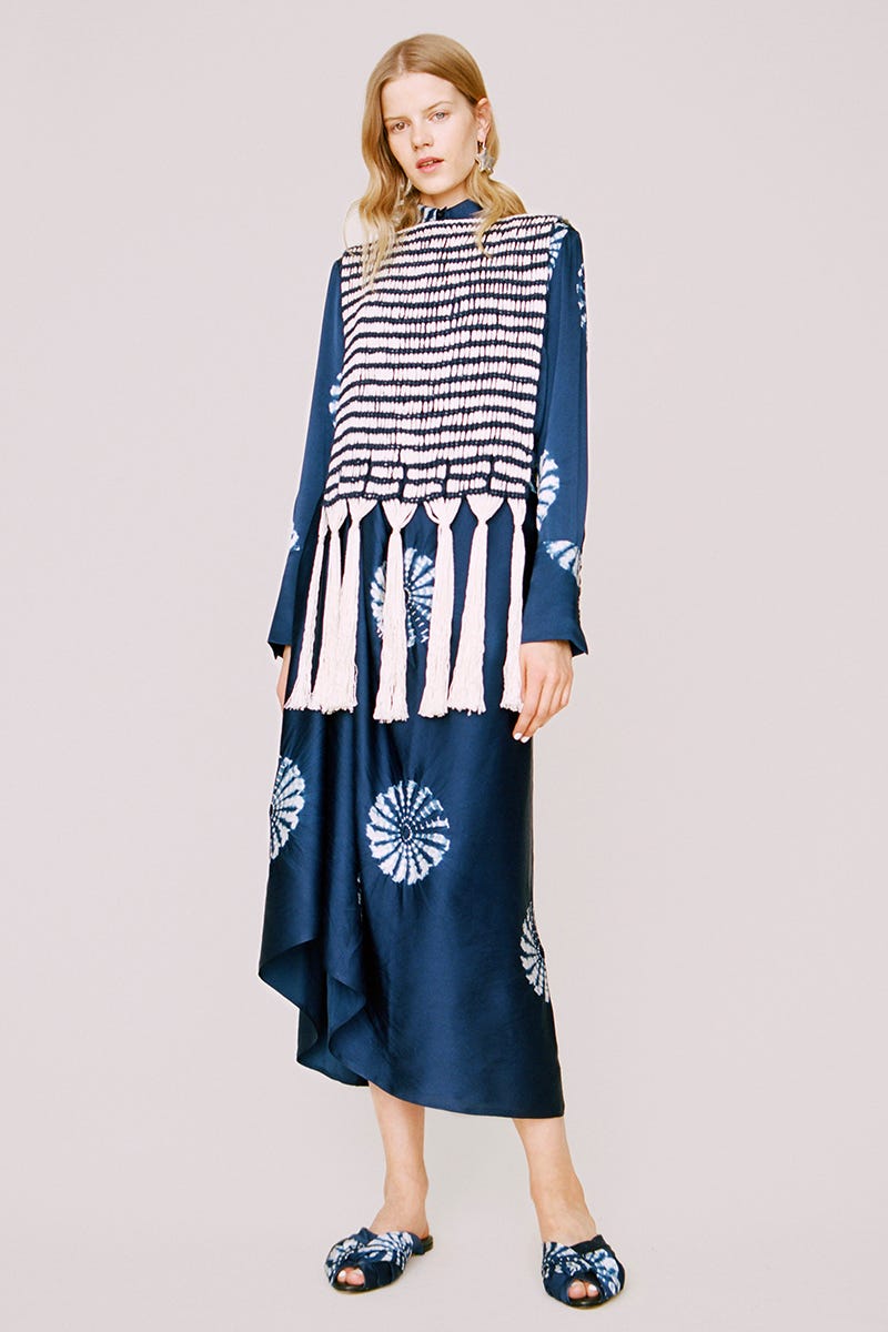 Clothing, Sleeve, Shoulder, Joint, Style, Street fashion, Electric blue, Fashion, Neck, Cobalt blue, 