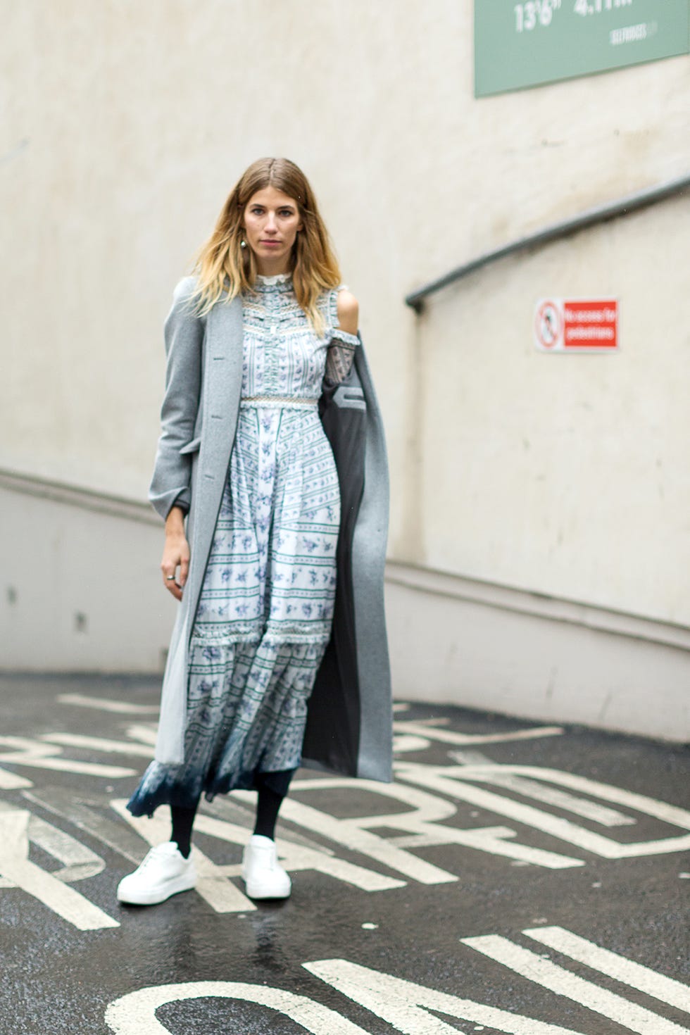 Clothing, Sleeve, Fashion show, Dress, Outerwear, Style, Street fashion, Pedestrian crossing, Runway, Fashion, 