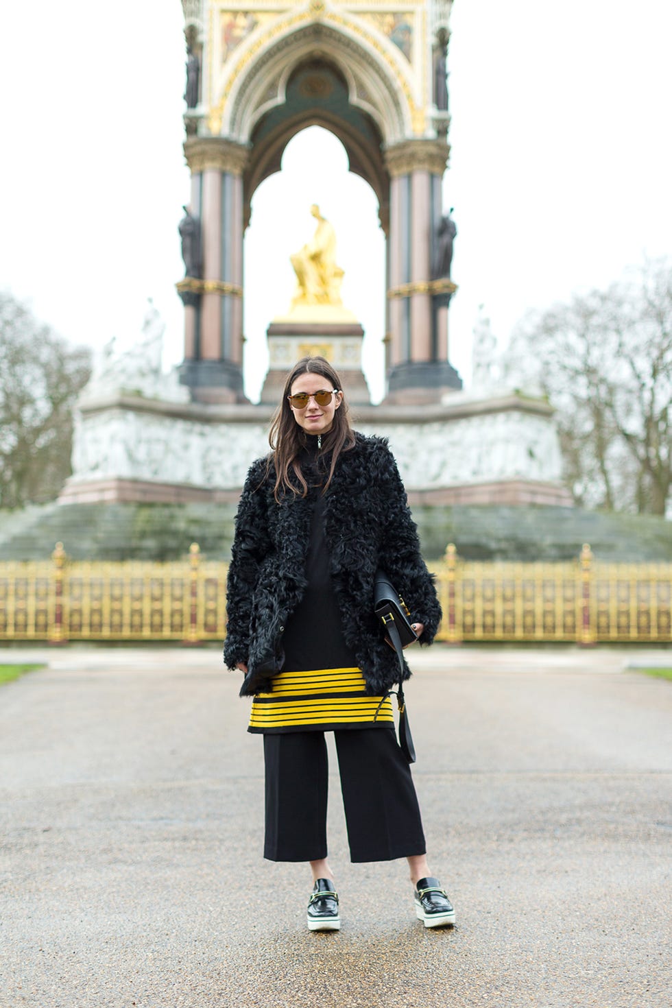 Standing, Street fashion, Temple, Knee, Fence, Tights, sweatpant, 