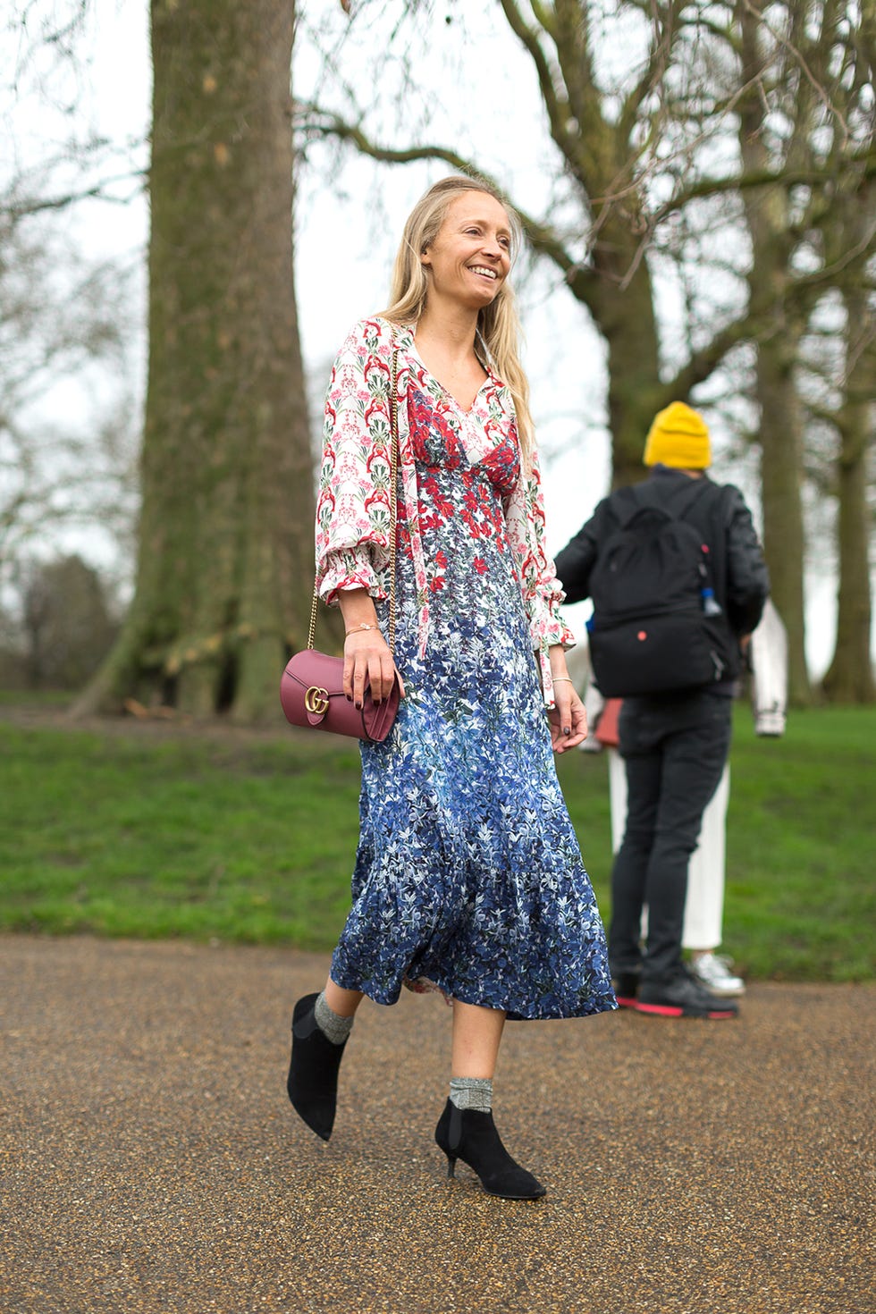 Clothing, Textile, Outerwear, Bag, Dress, Coat, Style, People in nature, Street fashion, Collar, 