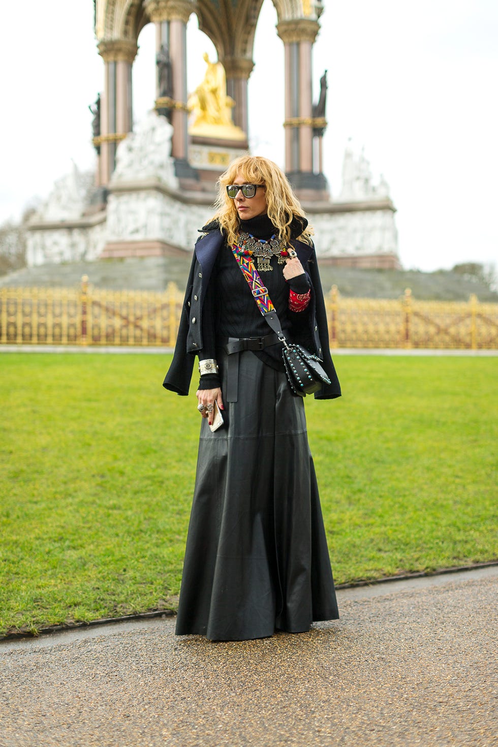 Formal wear, Cloak, Costume accessory, Costume design, Street fashion, Costume, Cape, Arch, Gown, Mantle, 