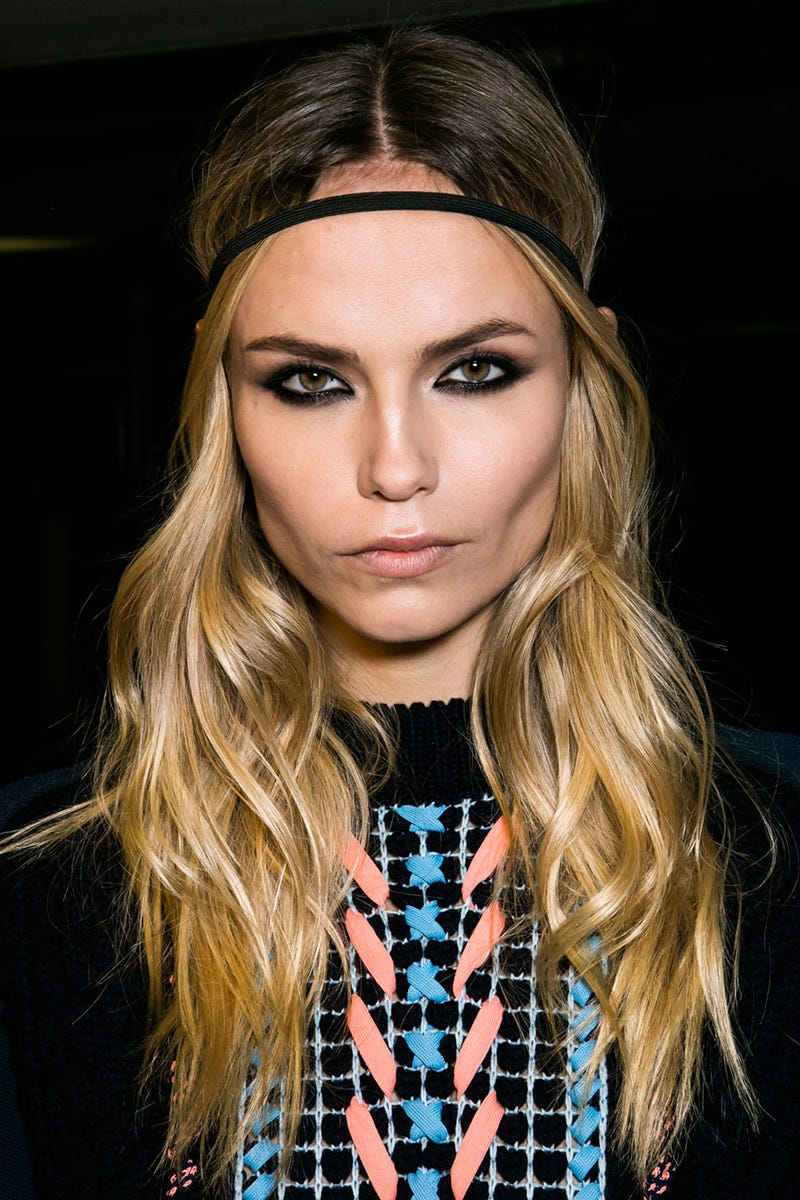 Lip, Cheek, Hairstyle, Chin, Forehead, Eyelash, Eyebrow, Style, Eye shadow, Fashion model, 