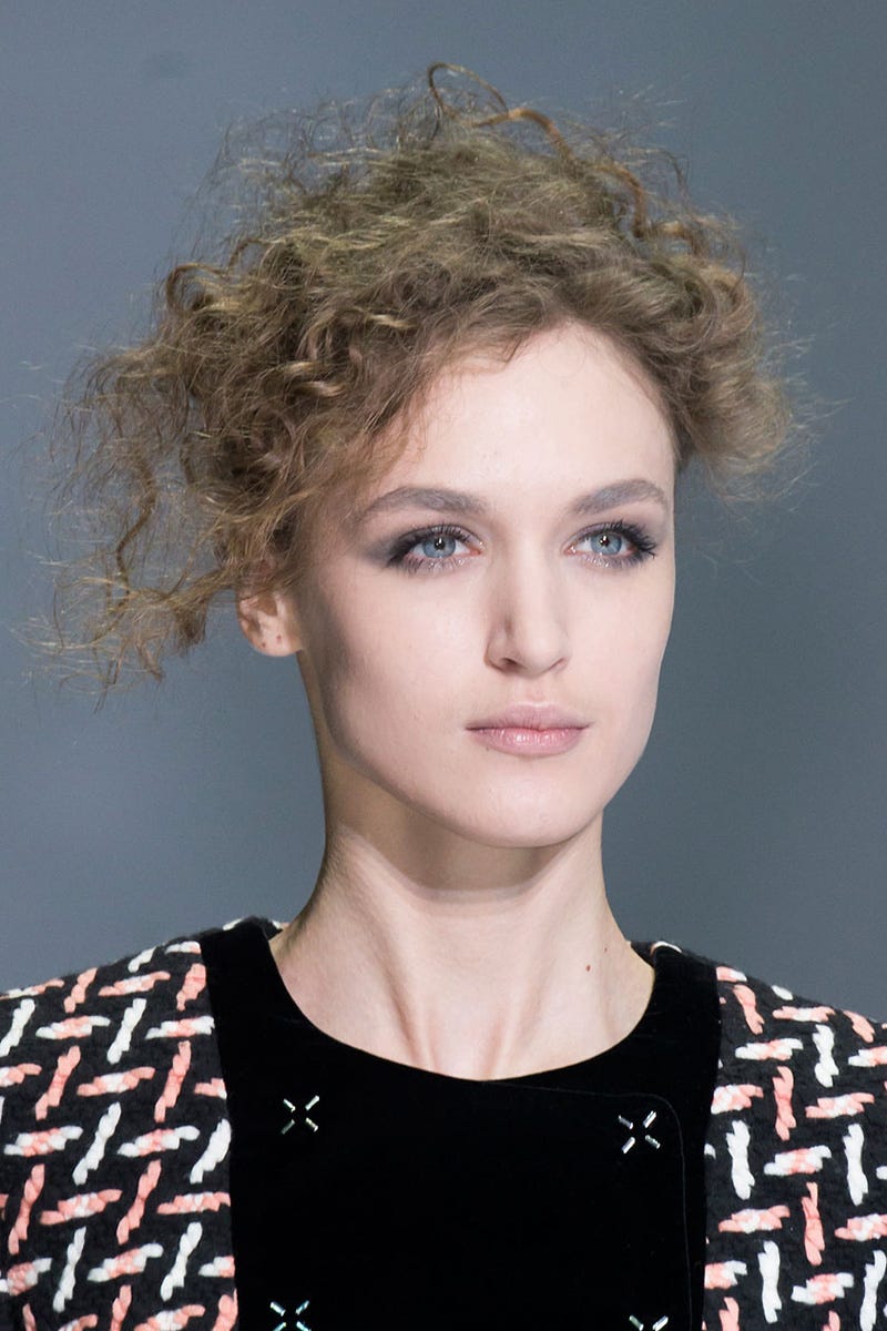 Lip, Hairstyle, Chin, Forehead, Eyebrow, Eyelash, Style, Beauty, Fashion, Neck, 