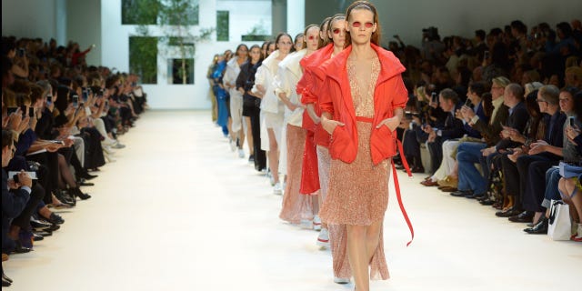 Fashion show, Fashion, Runway, Audience, Fashion design, Street fashion, Fashion model, High heels, Haute couture, Hall, 