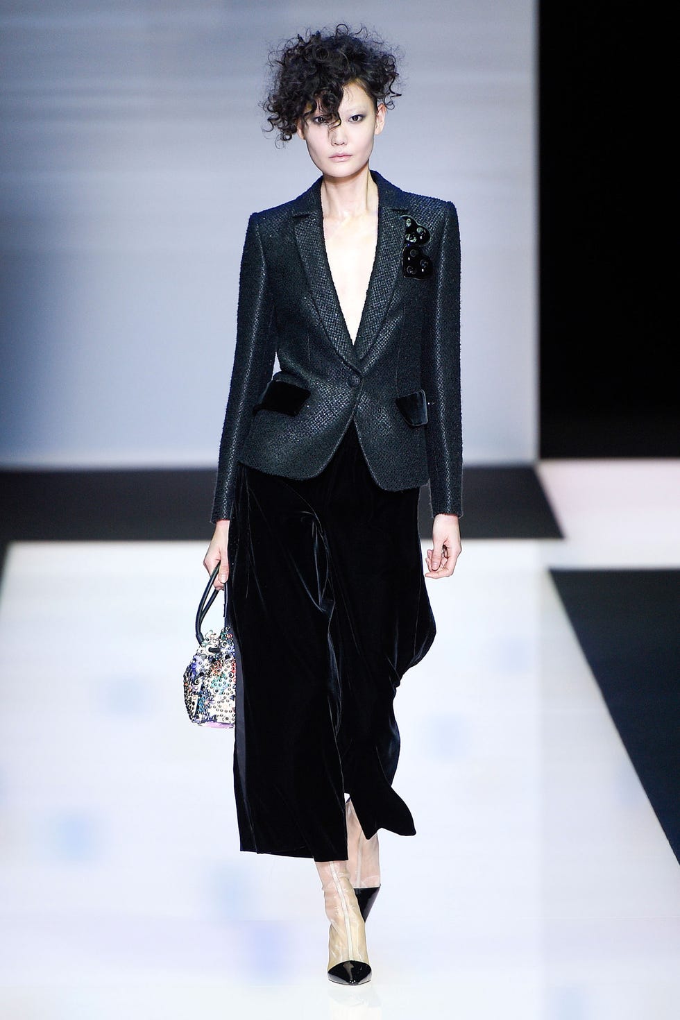 Clothing, Fashion show, Shoulder, Joint, Outerwear, Runway, Fashion model, Style, Black hair, Fashion, 