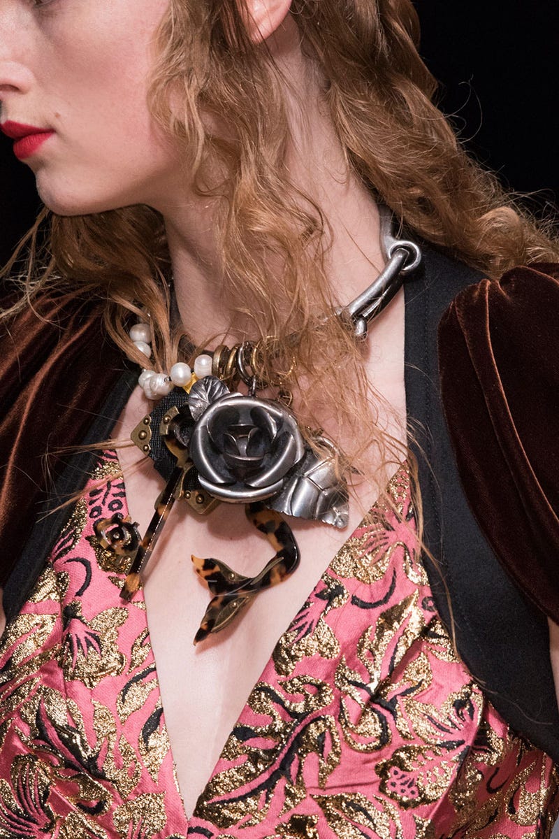 Fashion accessory, Collar, Jewellery, Fashion, Body jewelry, Necklace, Blond, Day dress, Long hair, Camera, 