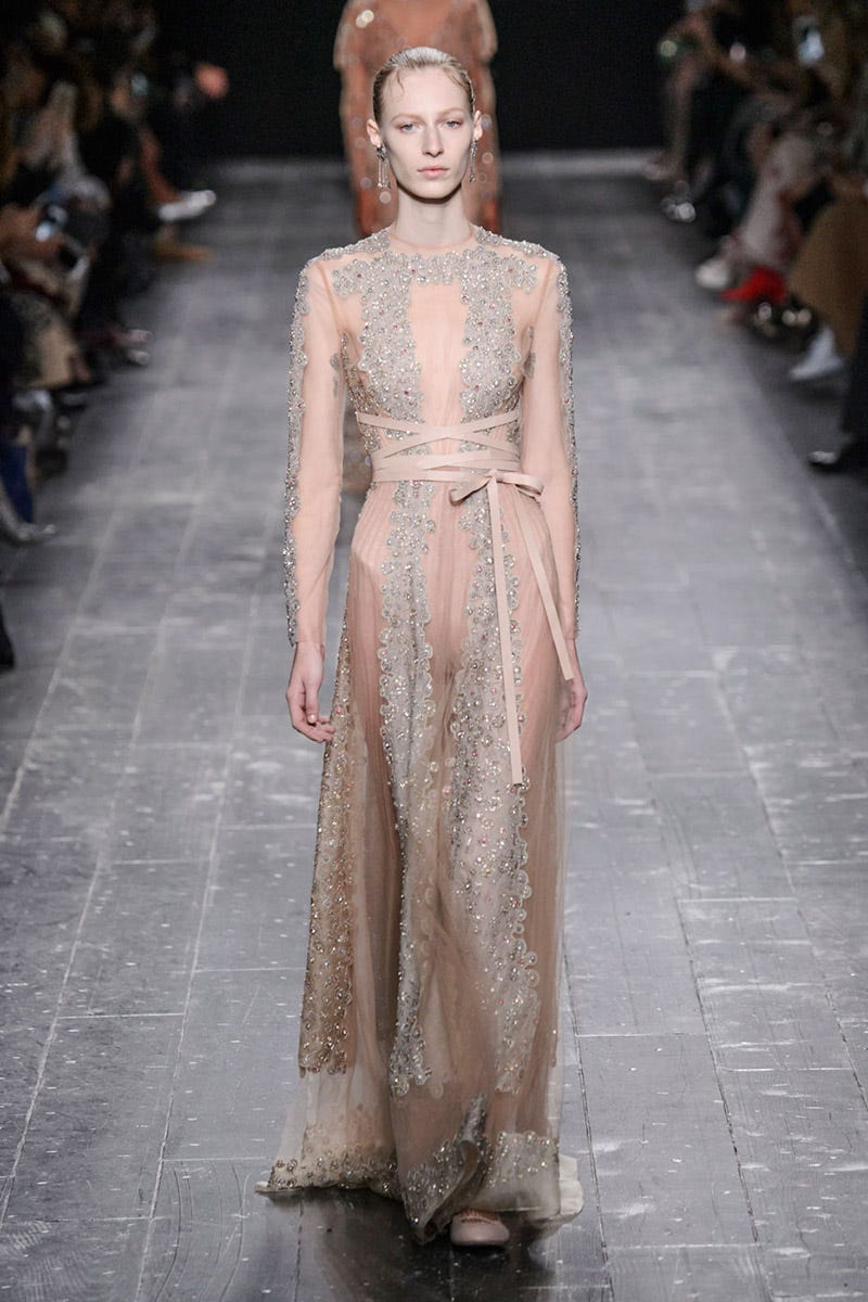 Fashion show, Dress, Fashion model, Style, Runway, Street fashion, Fashion, Gown, Haute couture, Model, 