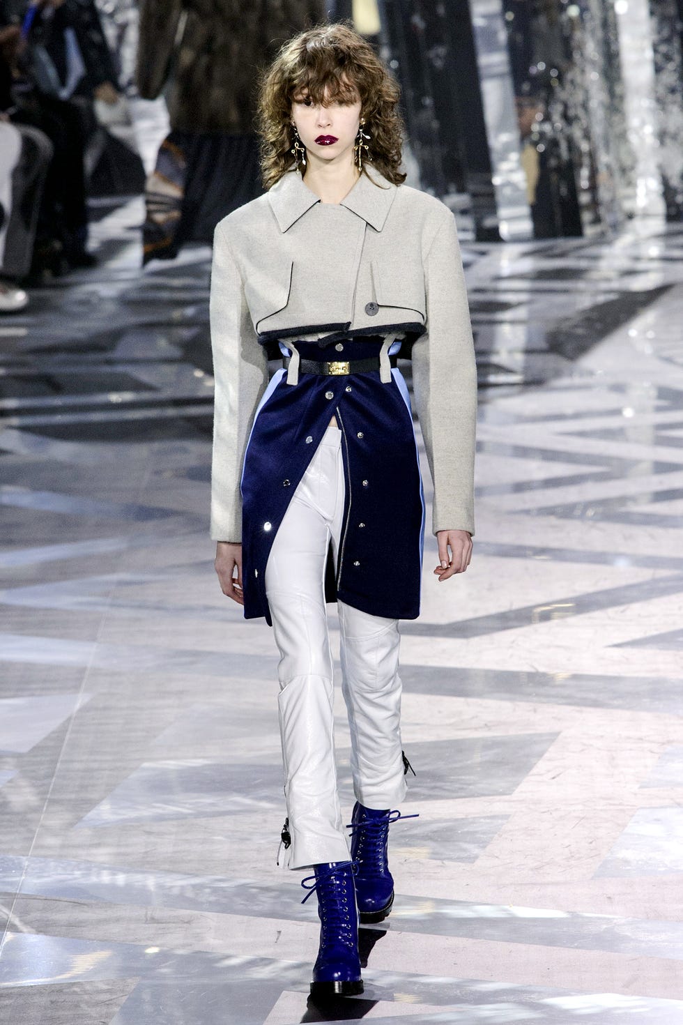Outerwear, White, Winter, Fashion show, Style, Street fashion, Fashion model, Fashion, Runway, Knee, Outerwear, White, Winter, Fashion show, Style, Street fashion, Fashion model, Fashion, Runway, Knee,