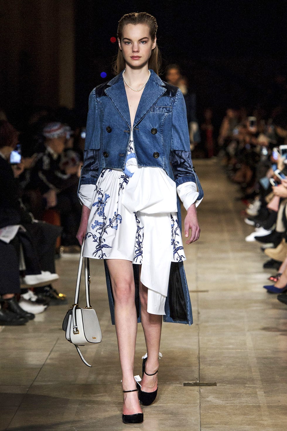 Clothing, Footwear, Fashion show, Outerwear, Style, Fashion model, Runway, Street fashion, Fashion accessory, Fashion, Clothing, Footwear, Fashion show, Outerwear, Style, Fashion model, Runway, Street fashion, Fashion accessory, Fashion,