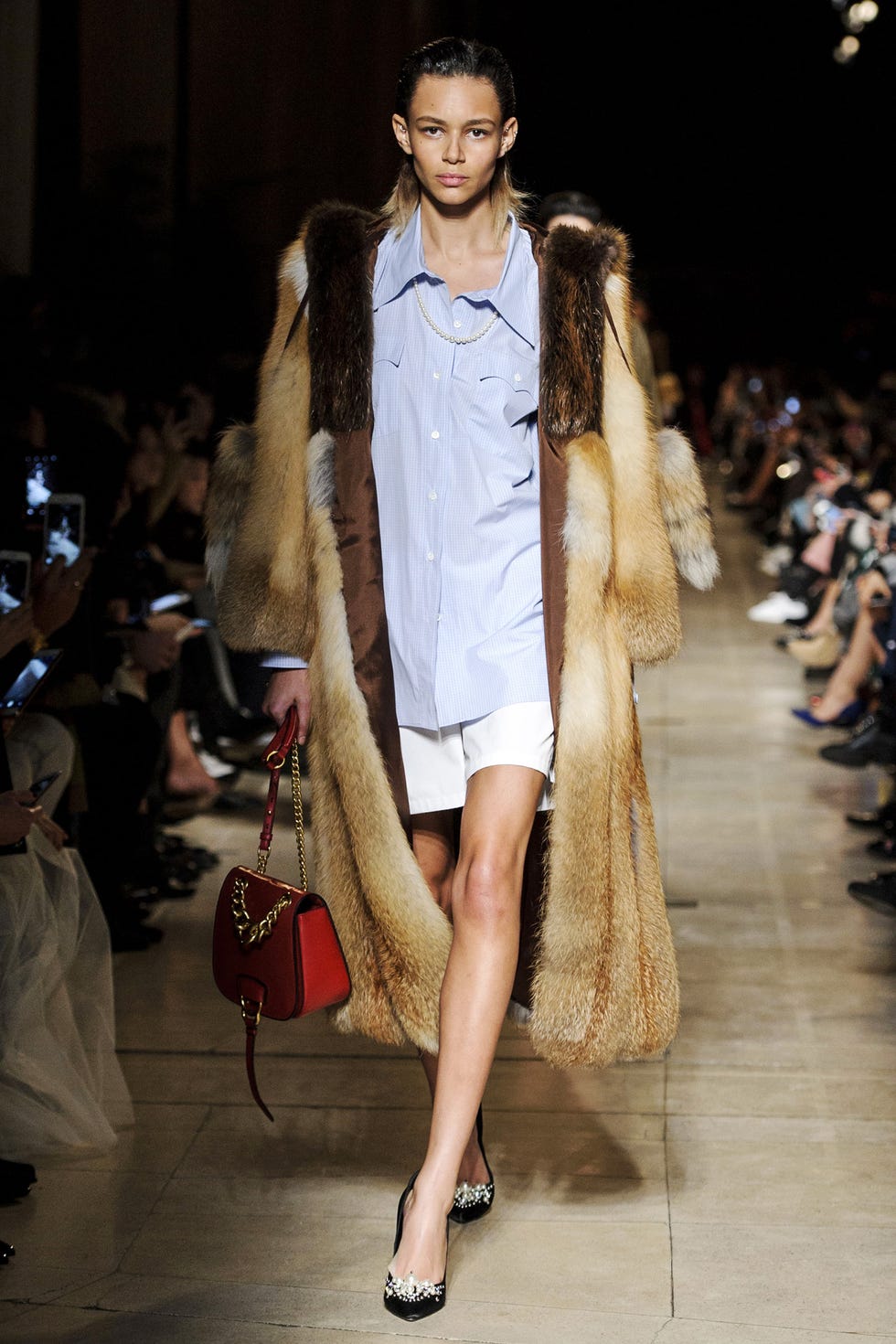 Footwear, Shoulder, Fashion show, Outerwear, Style, Bag, Runway, Fashion model, Fashion accessory, Street fashion, Footwear, Shoulder, Fashion show, Outerwear, Style, Bag, Runway, Fashion model, Fashion accessory, Street fashion,