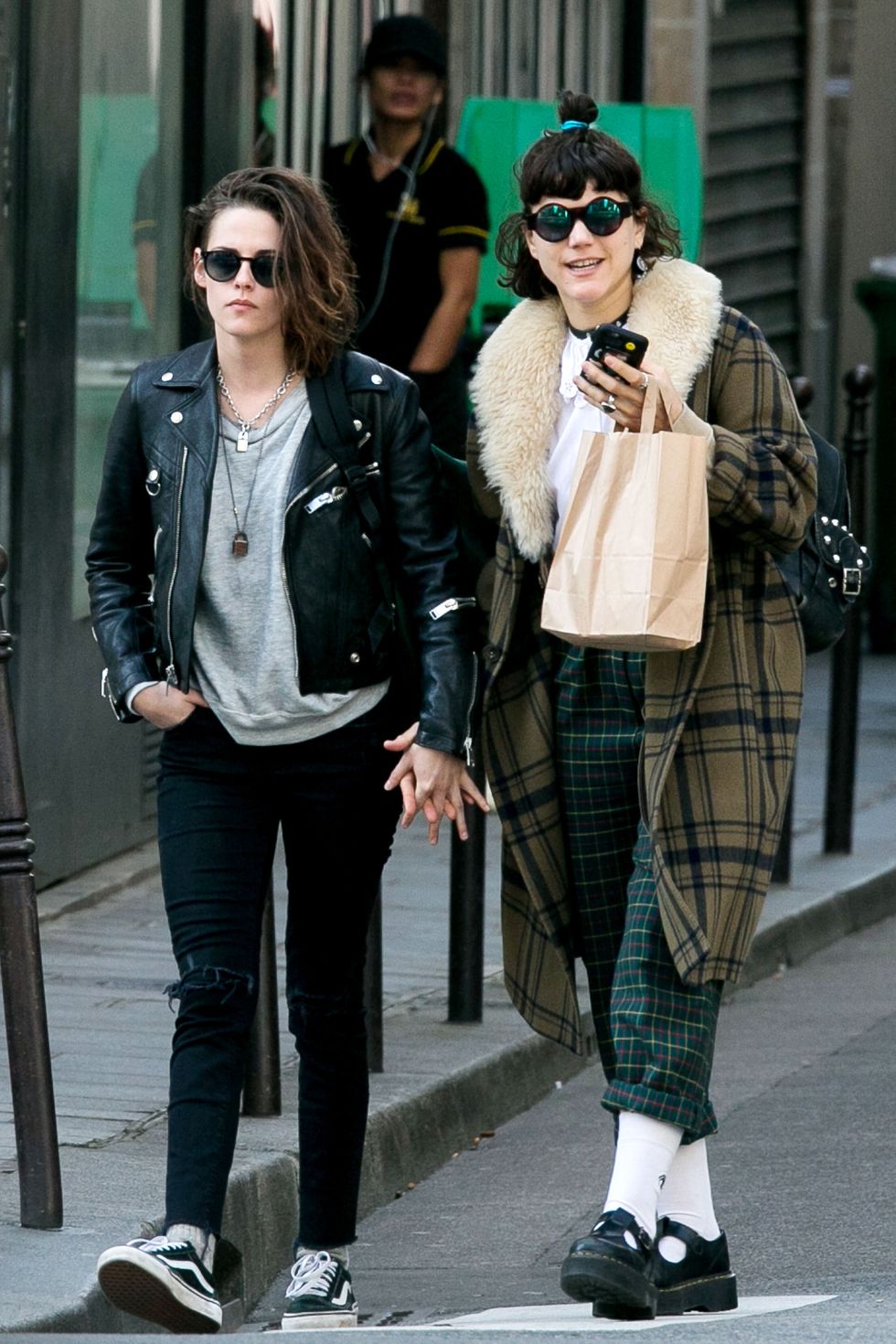 Kristen Stewart Holding Hands With Rumored New Girlfriend SoKo - Kristen  Stewart and SoKo Dating