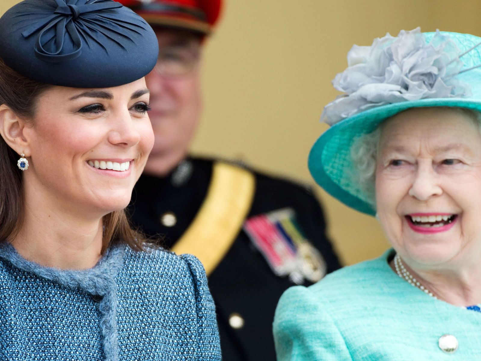 This Is What The Duchess of Cambridge Gave Queen Elizabeth for