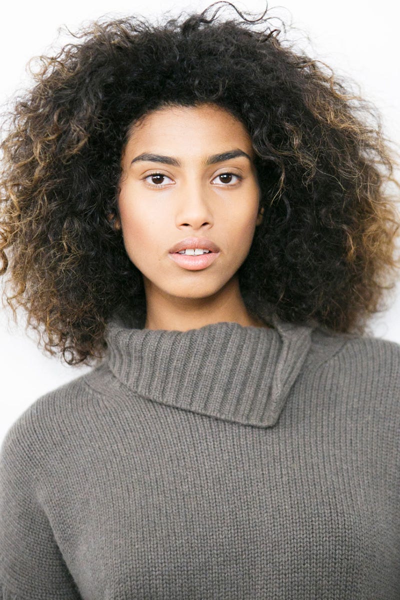 Lip, Hairstyle, Sleeve, Chin, Forehead, Shoulder, Eyebrow, Sweater, Style, Jheri curl, 