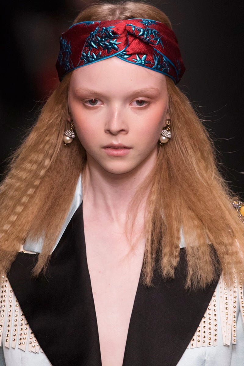 Lip, Hairstyle, Forehead, Eyebrow, Hair accessory, Eyelash, Style, Fashion accessory, Headgear, Headpiece, 