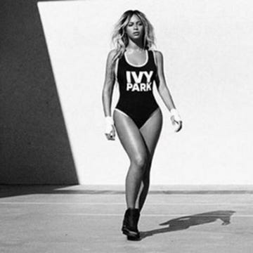 Human leg, Sportswear, Standing, Style, Sleeveless shirt, Knee, Monochrome, Black, Black-and-white, Thigh, 