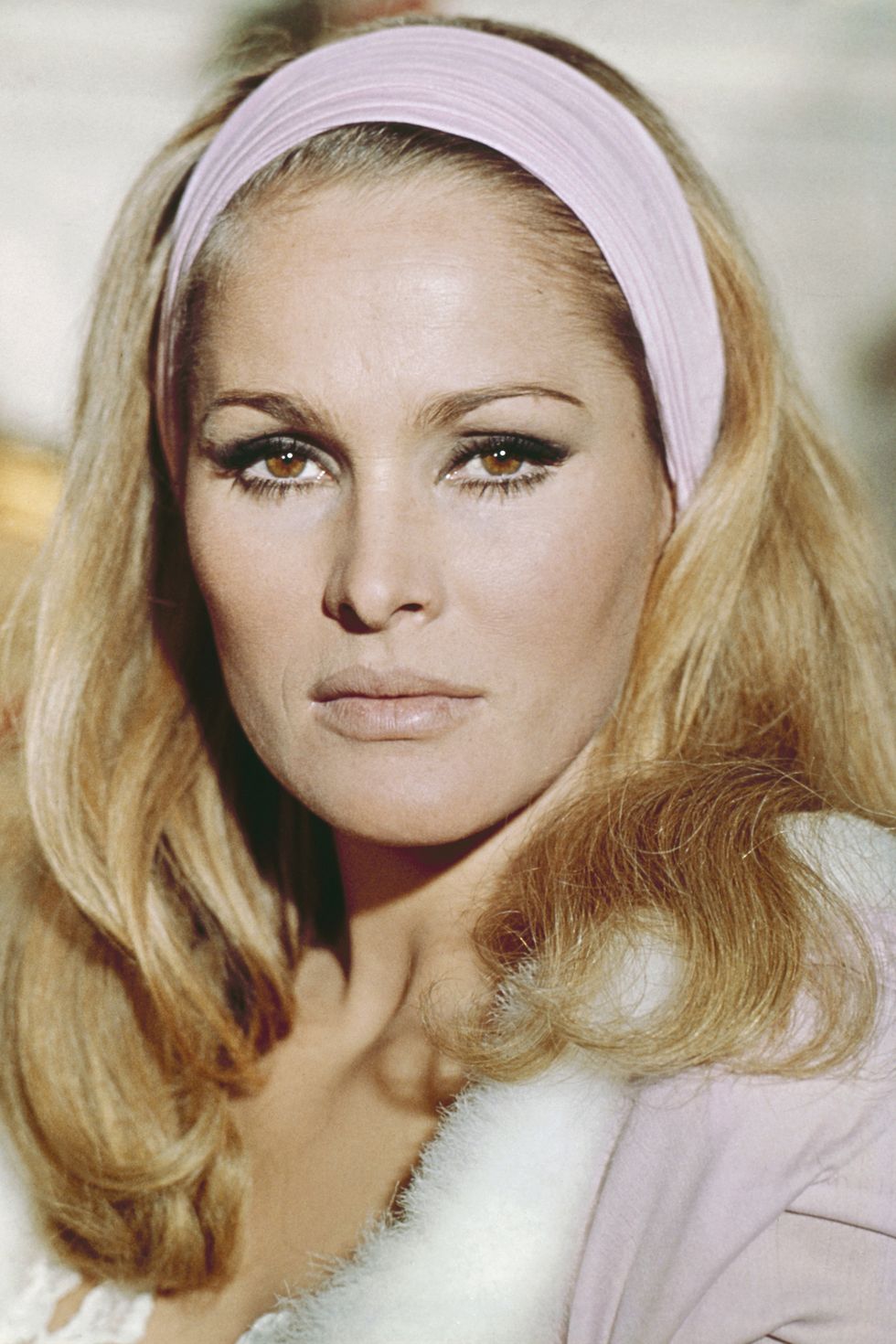 13 Iconic Headband Moments Throughout Hair History- Iconic Headbands