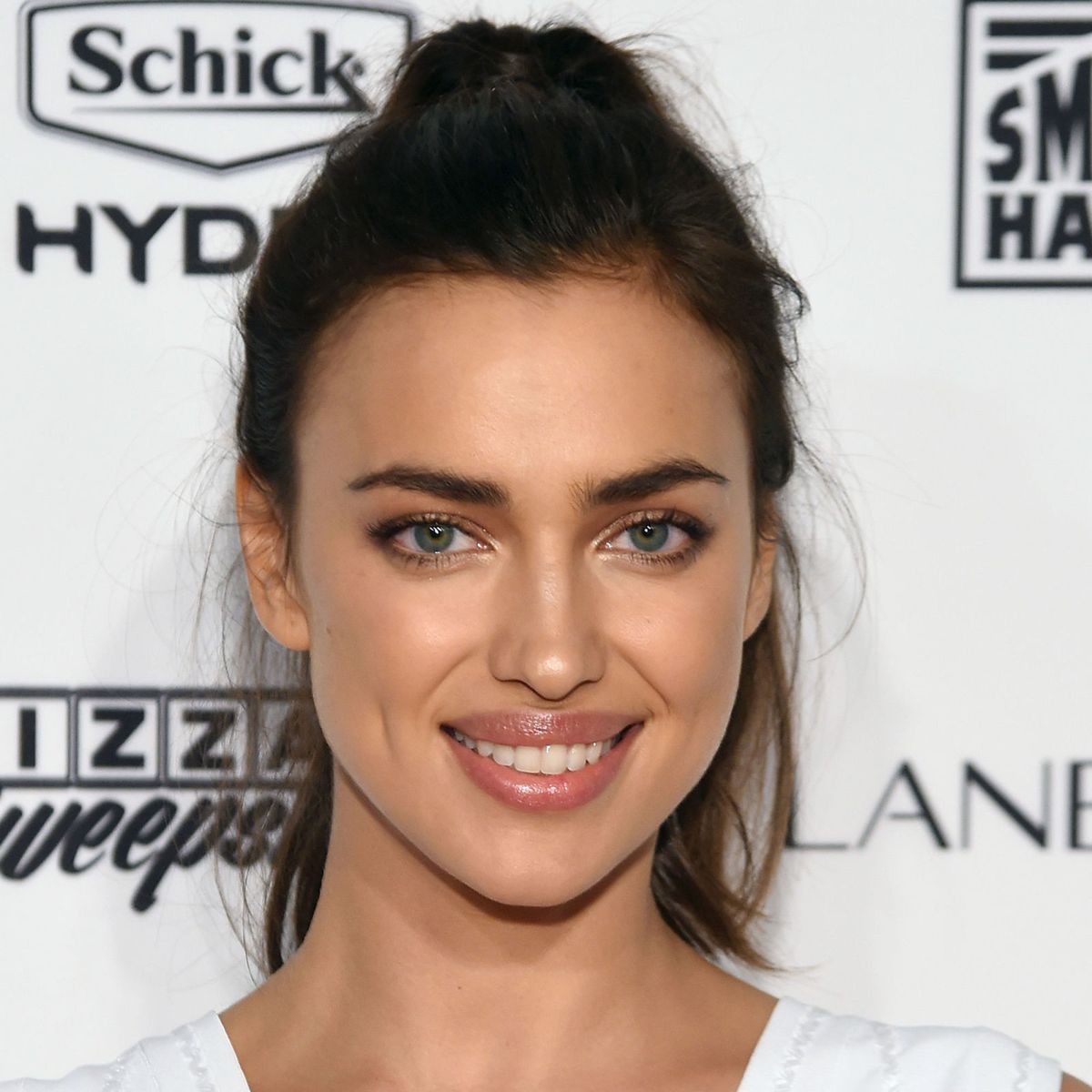 Irina Shayk bares her hips in a corset and low-rise jeans