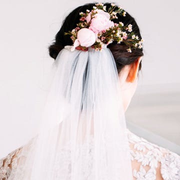 Head, Hairstyle, Skin, Forehead, Bridal accessory, Hair accessory, Headpiece, Style, Fashion accessory, Headgear, 