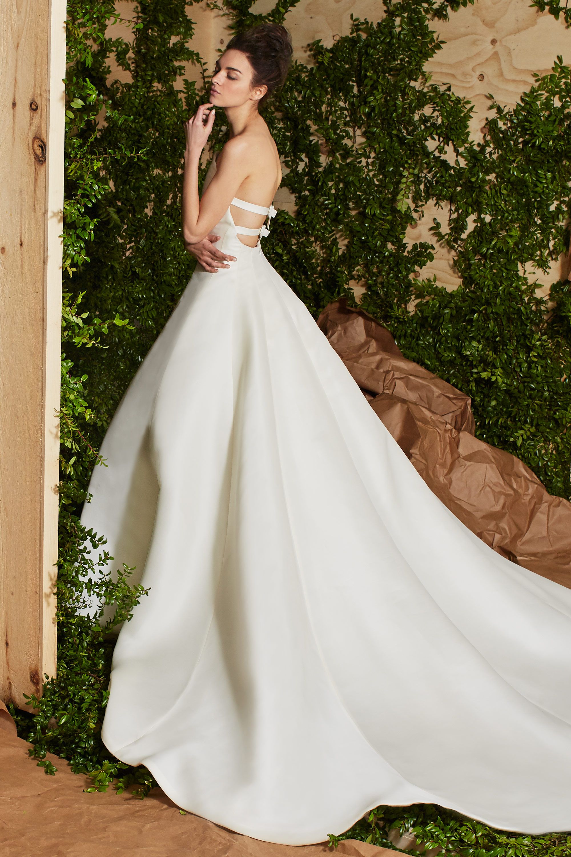 Carolina herrera spring 2017 hotsell bridal